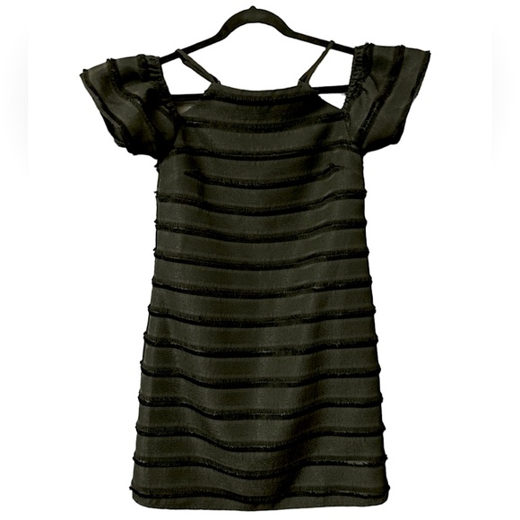 SUGAR + LIPS Off Shoulder Dress - Picture 5 of 9